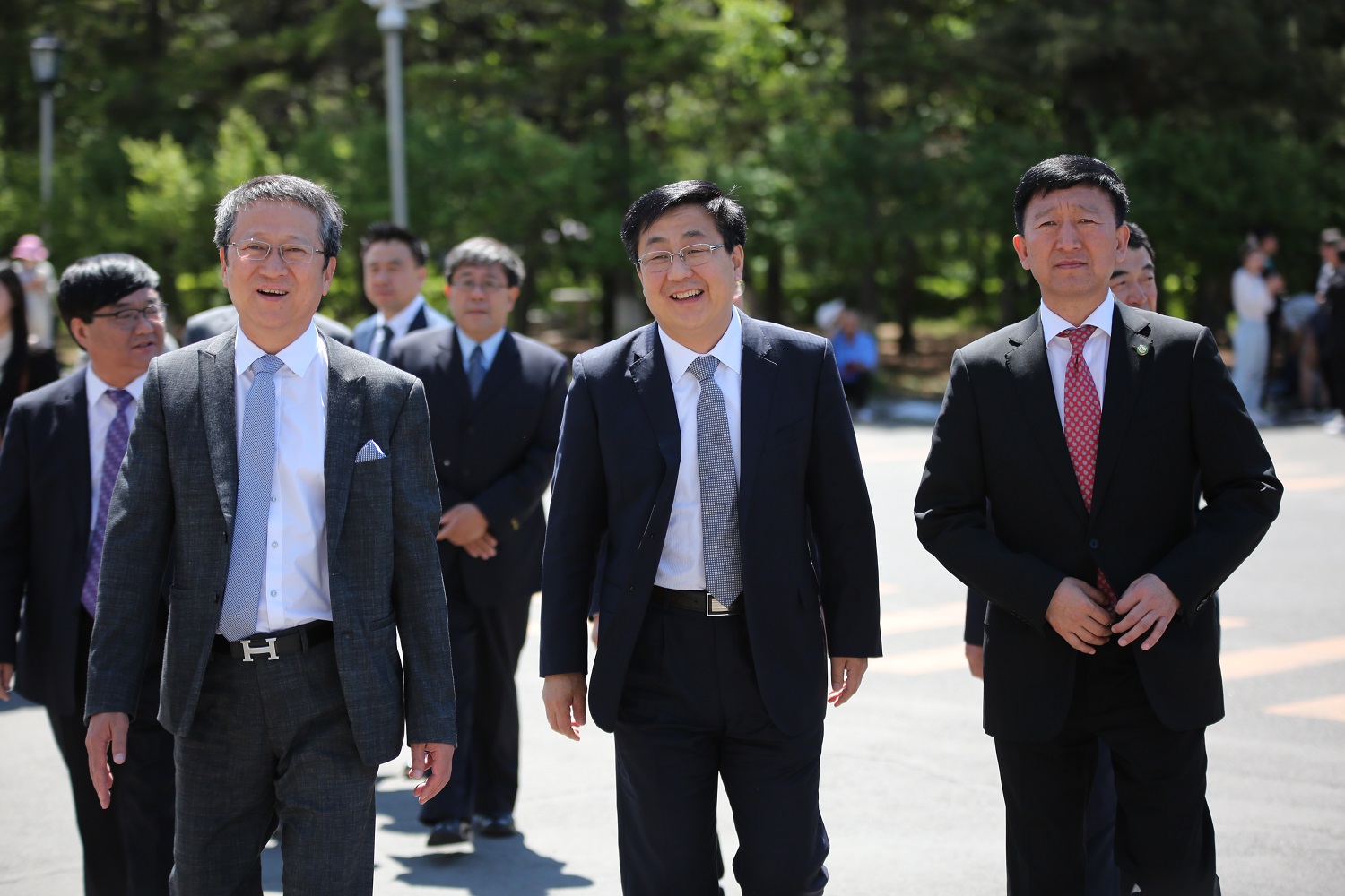 蔡奎龍市長，金雄校長與樸杰董事長.jpg